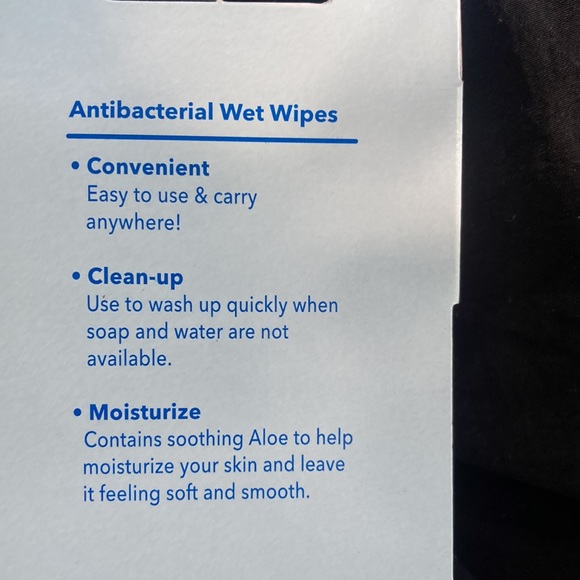 Antibacterial wet wipes hand & face moisturizing towelettes 2 wipes packs - Picture 3 of 4